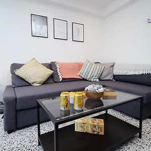 Getaway | Center | Free Parking Apartment
