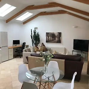 The Coach House Apartment
